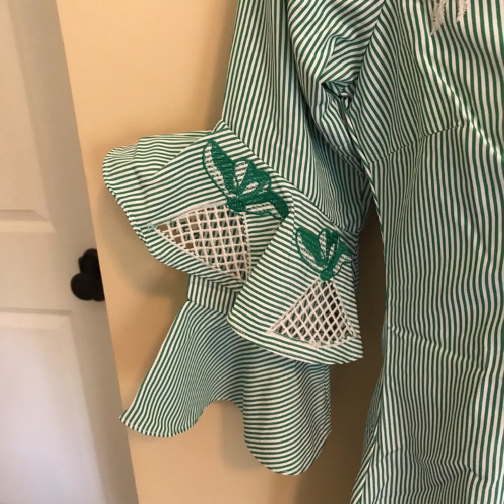 Lulumari 5⭐️ off shoulder bell sleeve dress - Picture 4 of 6